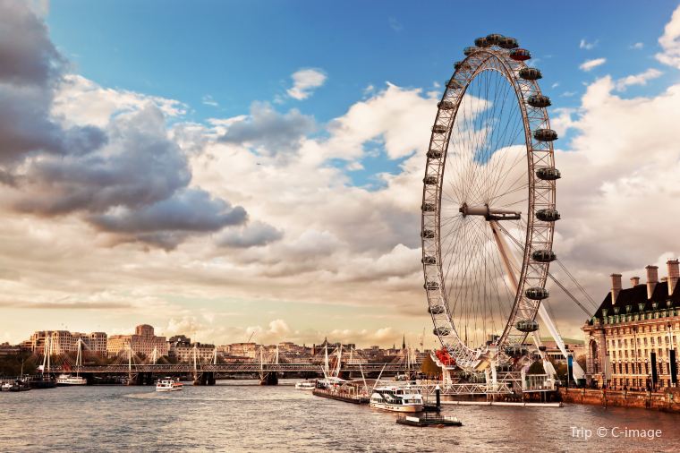 A mesmerizing view of London during the October Tour