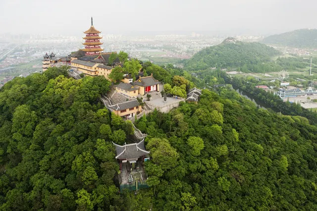 Looking to the Distance, One Can Spot the Beach Treads and Waves, And the Surrounding Area of Nantong is Close to Nature