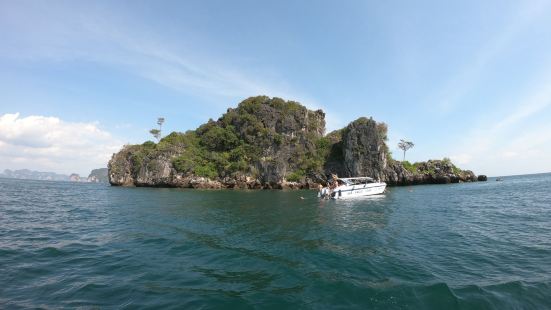 甲米的蚊子島是這裏一座非常有趣的小島，它的外形從某一個方向看