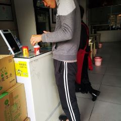 带皮小黄牛过桥米线 여행 사진
