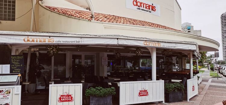 Domanis Cafe Restaurant Bar