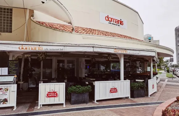 Domanis Cafe Restaurant Bar