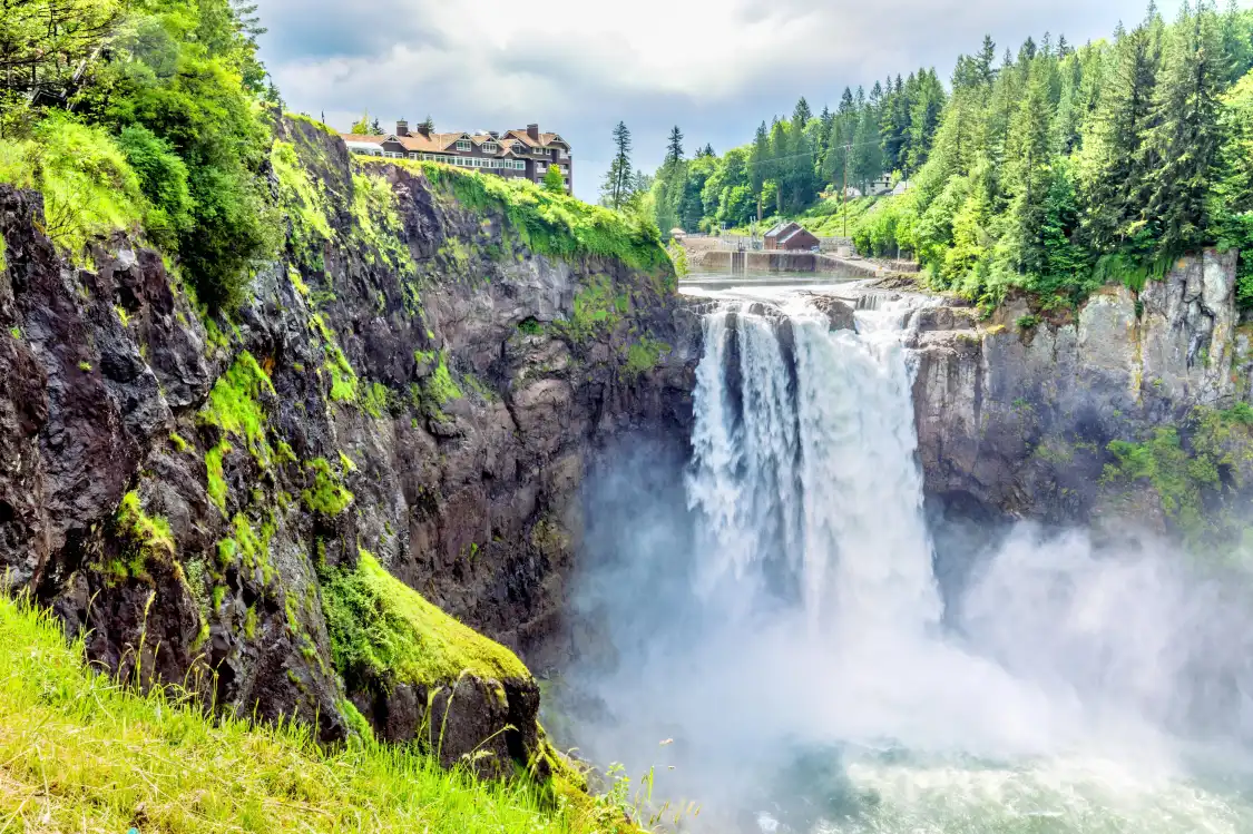 Hotels near Snoqualmie Falls