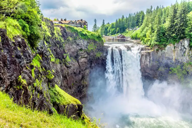 Hotels near Snoqualmie Falls
