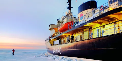 三寶號破冰船+冰雪城堡 SnowCastle+凱米寶石館+凱明馬老教堂【行程可調】