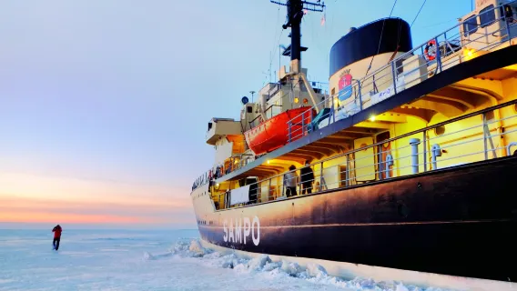 Passeio de um dia no Navio Quebra-Gelo Sampo + Castelo de Neve e Gelo + Igreja de Kemi com transporte privativo | Motorista/guia bilíngue chinês-inglês