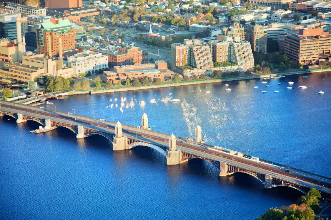 Hotels near Longfellow Bridge