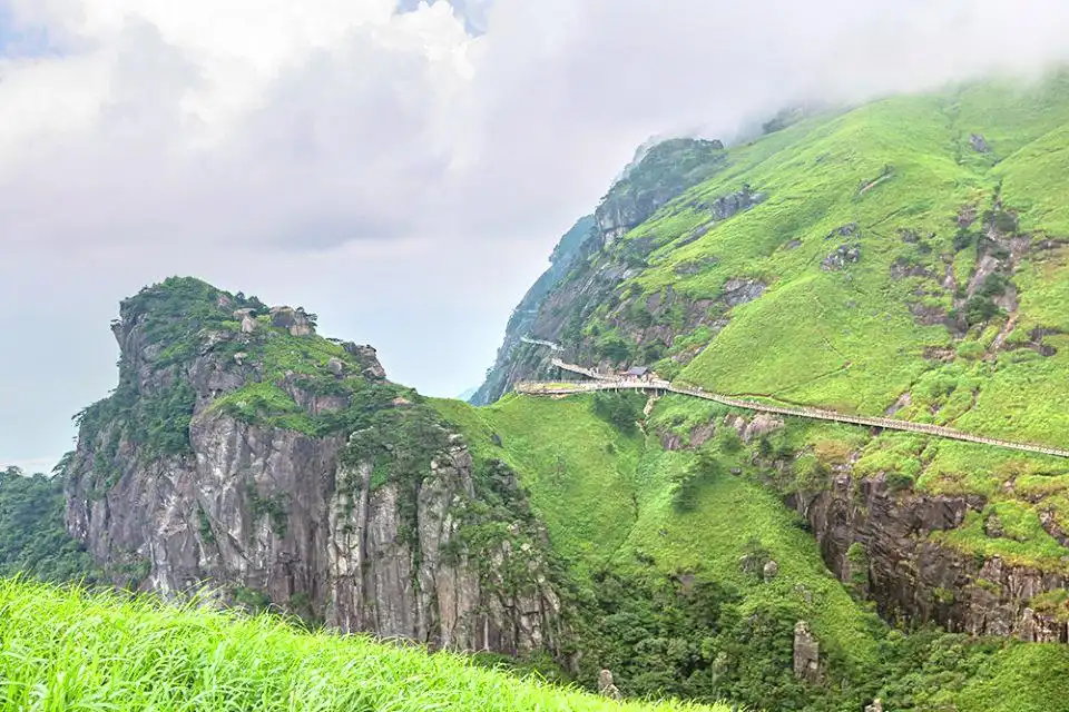 Hotels near Yixian Tian