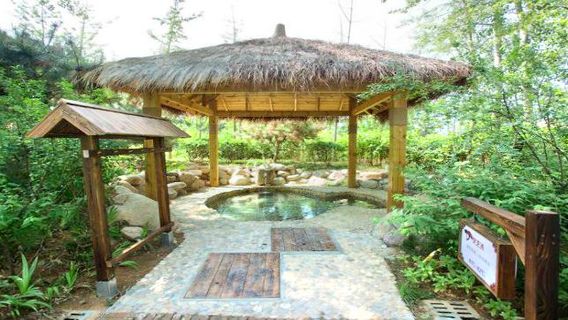 Baipo Hot Spring Holiday Hotel