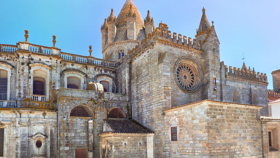 Évora
