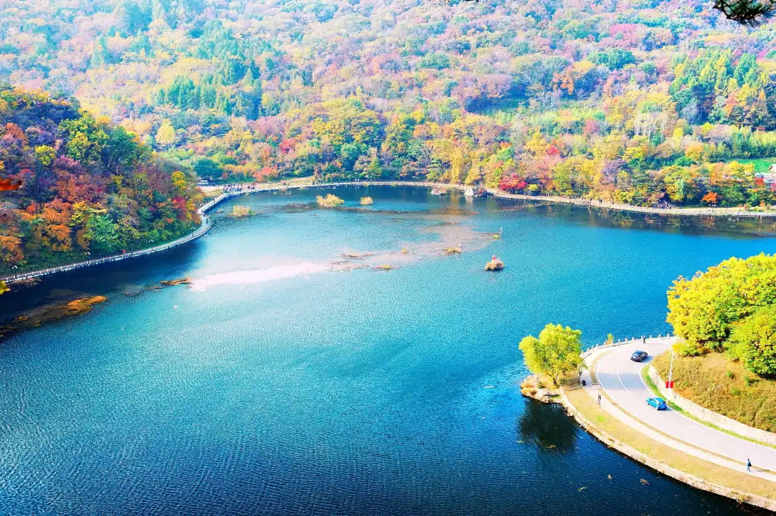 Hotels near Guanshan Lake