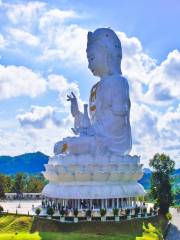 Wat Huay Pla Kang: Goddess of Mercy Chiang Rai