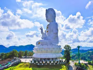 Wat Huay Pla Kang: Goddess of Mercy Chiang Rai