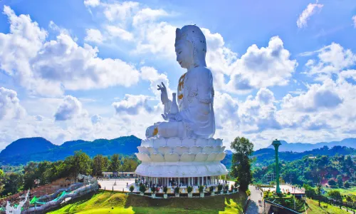 Wat Huay Pla Kang: Goddess of Mercy Chiang Rai