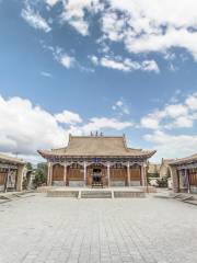 Guide Confucious' Temple and Yuhuang Pavilion