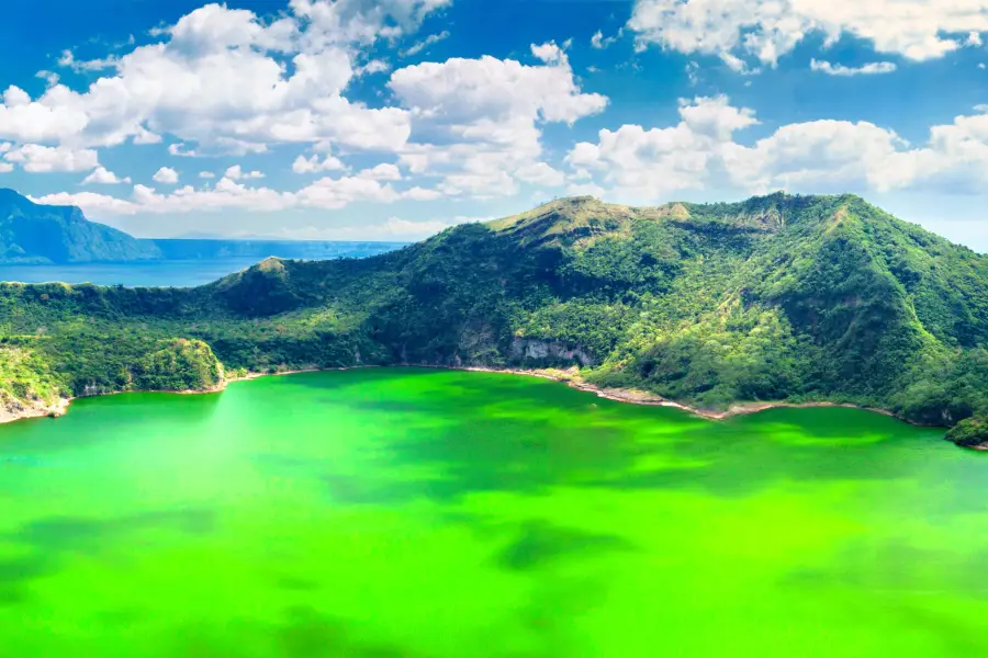 タール火山