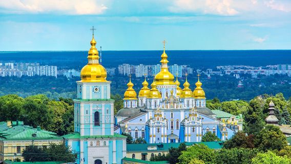 Monastero di San Michele con cupole dorate