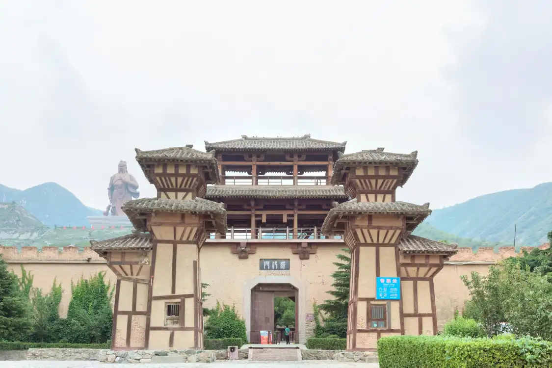 Hotels near Emperor Guan Movie City