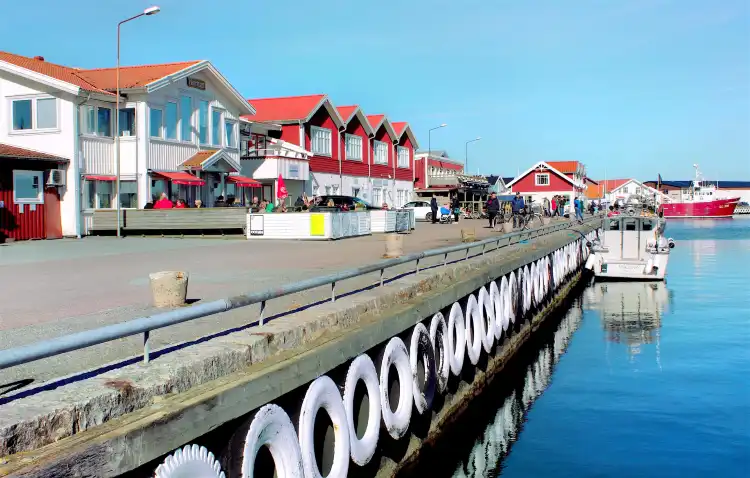 Hotels in Hono