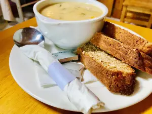 Breens Riverside Cafe & Bistro