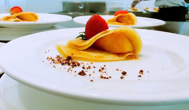 The beautiful island of the Maldives is famous for its beautiful sea and the islands scattered among the sea, with its beautiful scenery and green trees and white sands. 

Into the Maldives, in addition to the magnificent view of the blue sky and blue sky, the island's dazzling buffet food is equally mouth-watering and enjoy a rich feast.