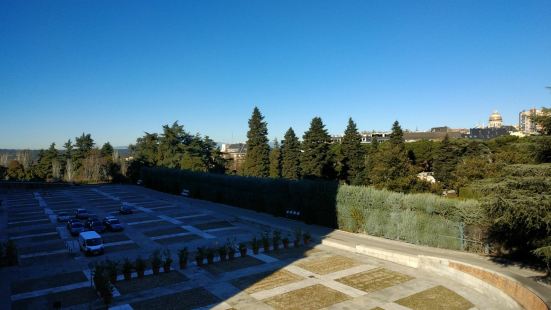 薩巴蒂尼花園可以被看作是馬德里王宮的&ldquo;御花園&r
