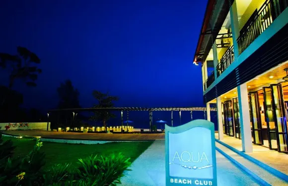 Aqua Beach Lounge