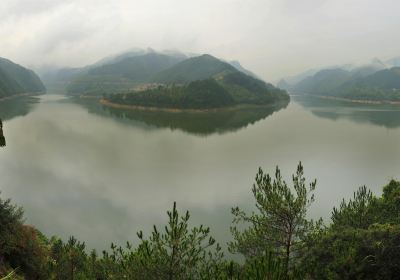 仙宮湖風景区