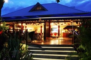 Pirogue Restaurant & Bar