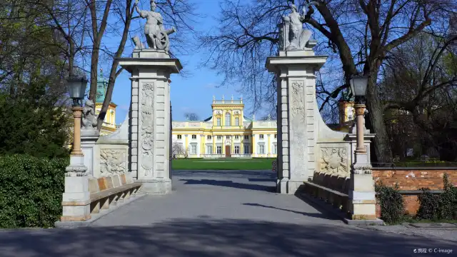 鄰近華沙國家博物館的酒店
