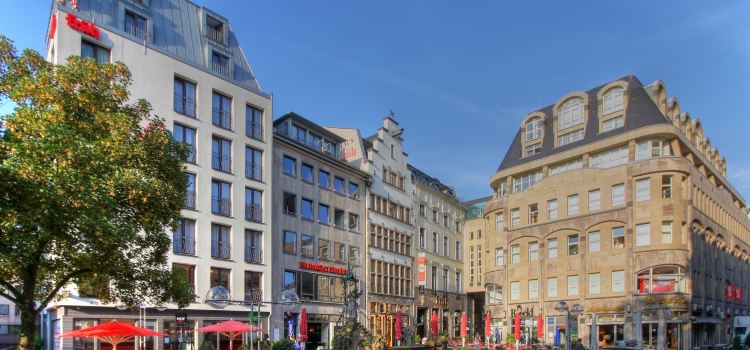 Frueh am Dom