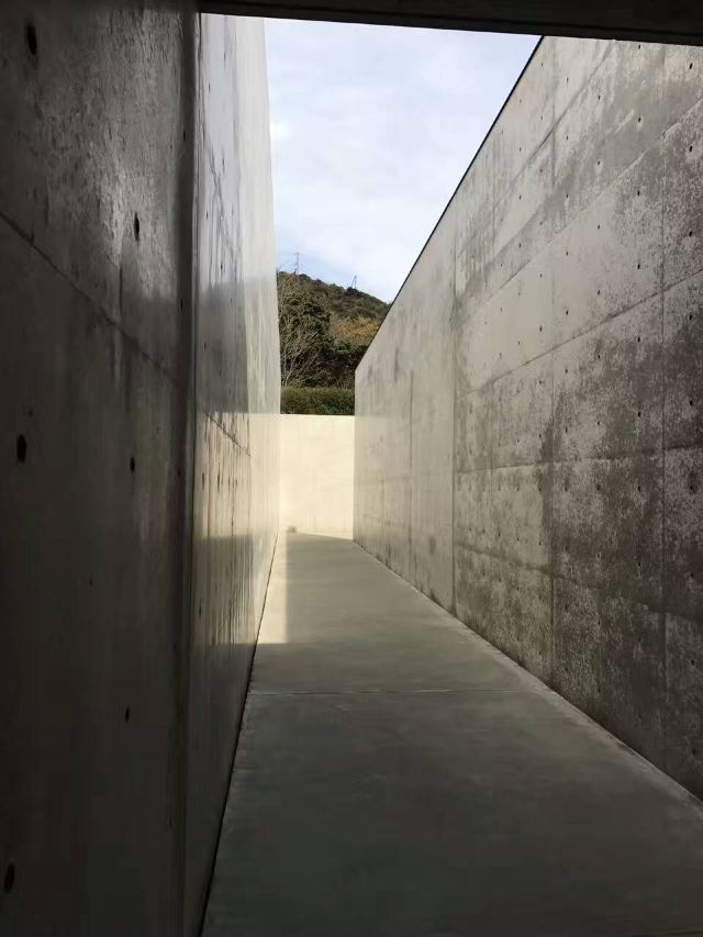 地中美術館