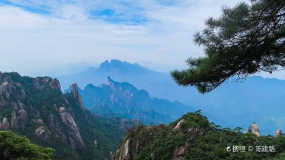 1-day tour to Mount Sanqingshan + Oriental Goddess + Giant Python Peak + Vagoo Scenic Area with private charter, daily departures available