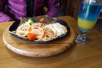 欢聚时尚客牛排(辉县店)