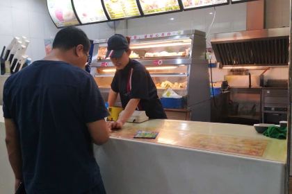 华莱士·全鸡汉堡(新兴路店)