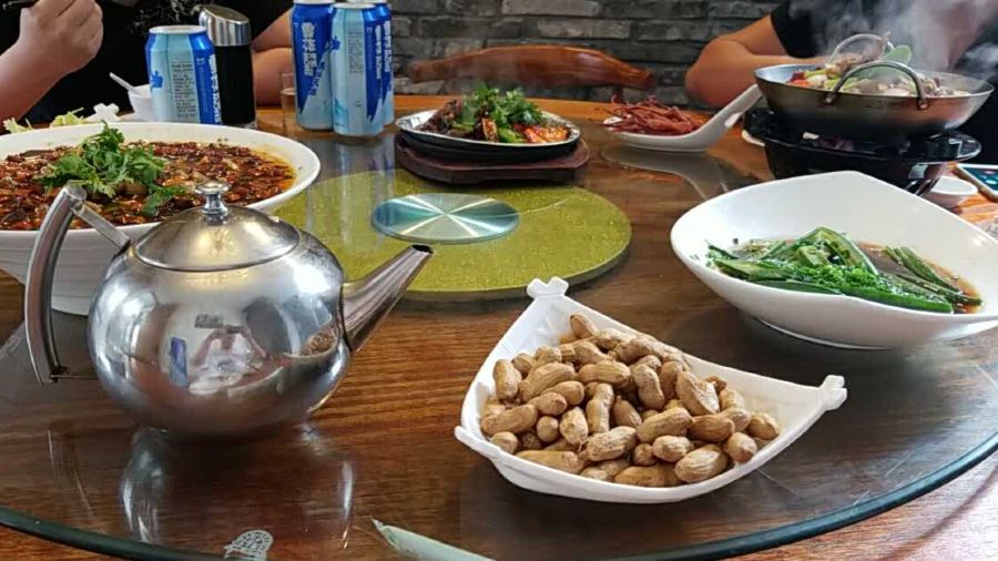 枇杷树下