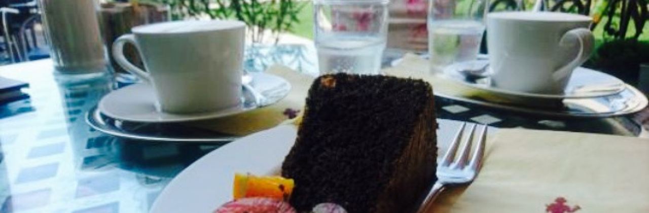 Karolina Kavehaz es Koktelbar