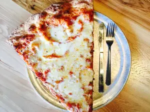Lazy Moon Pizza