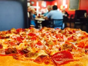 Fox's Pizza Den