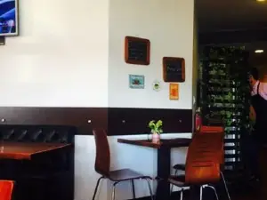 Lolo Coffee & Snacks