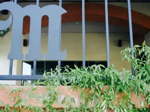 Mama's Famous Pizza & Heroes