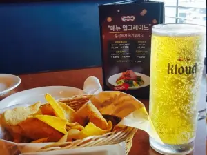 T.G.I.F. Cheongnyangni Station Store