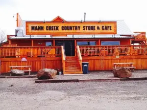 Mann Creek Store & Cafe