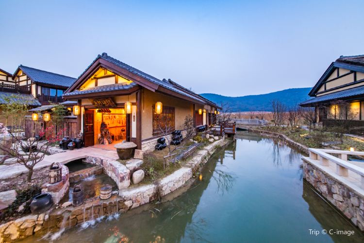 Lingshan Town, Nianhua Bay