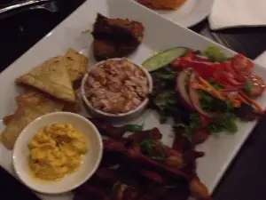 Meskla Chamorru Bistro
