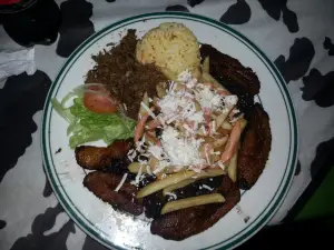 Restaurant A Lo Criollo