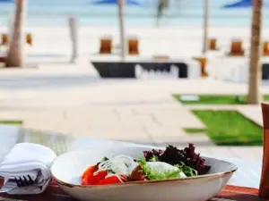 Al Mina Restaurant & Bar at Al Baleed Resort by Anantara