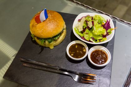 Cousin's Burger & Coffee