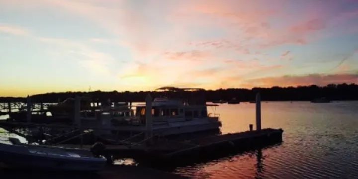 Tin Can Bay Yacht Club Inc