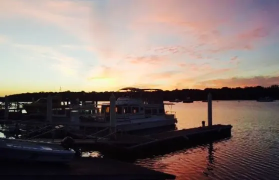 Tin Can Bay Yacht Club Inc